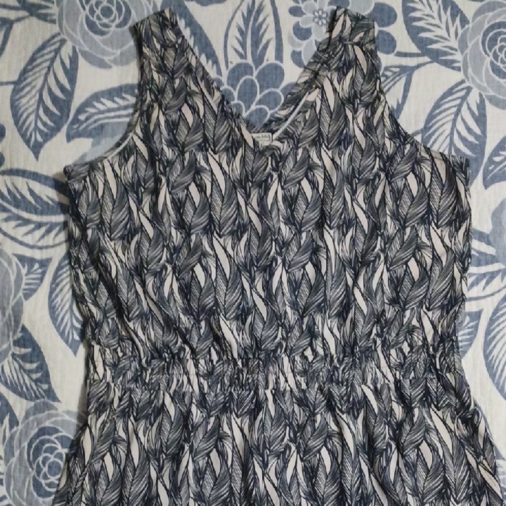 Kavu Black and White Leaf Pattern Dress Size XL Outdoor Wear Pockets Light Hike